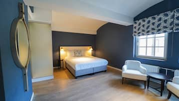 Superior Room | 1 bedroom, desk, laptop workspace, blackout drapes