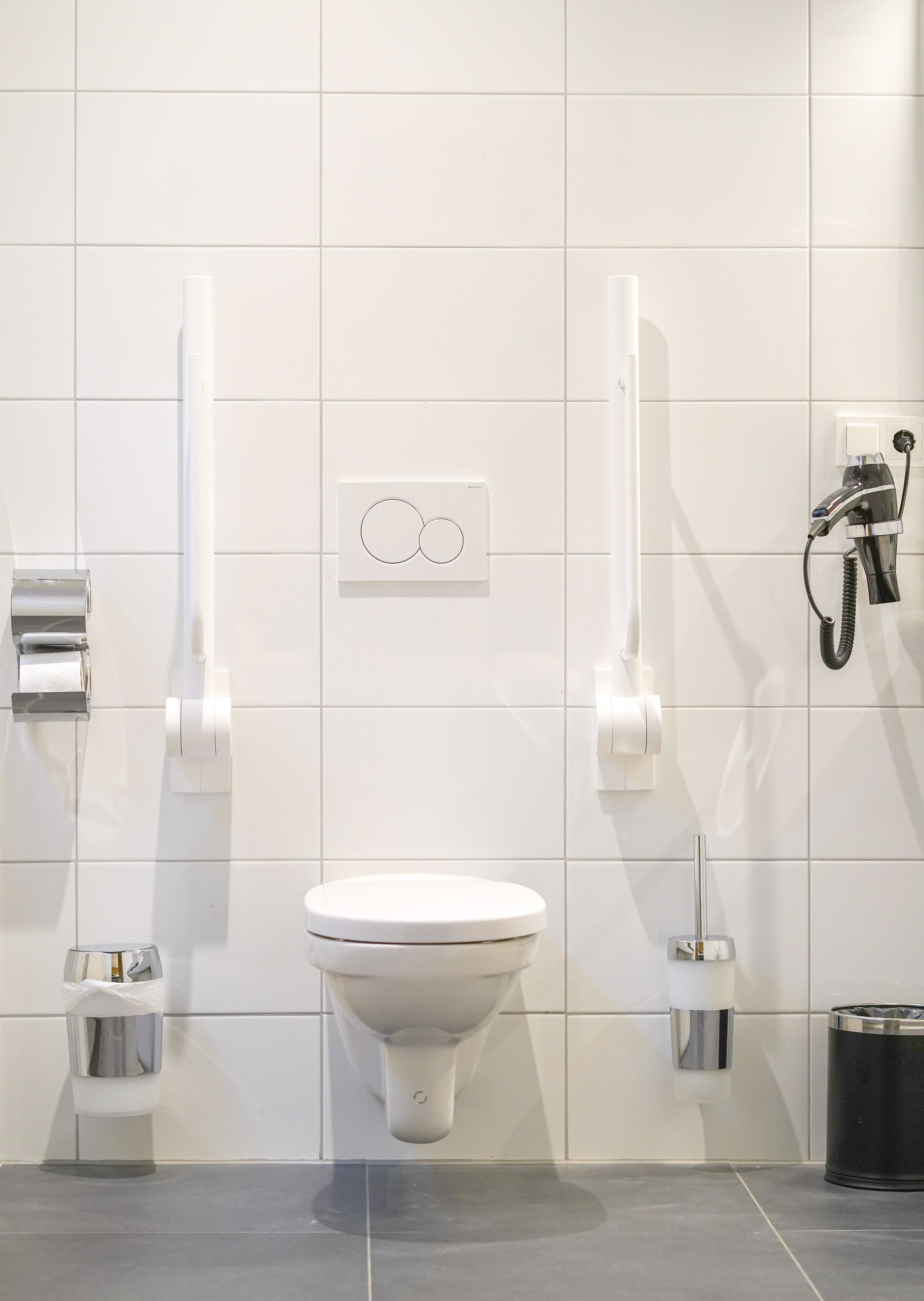 traditional double room | accessible bathroom