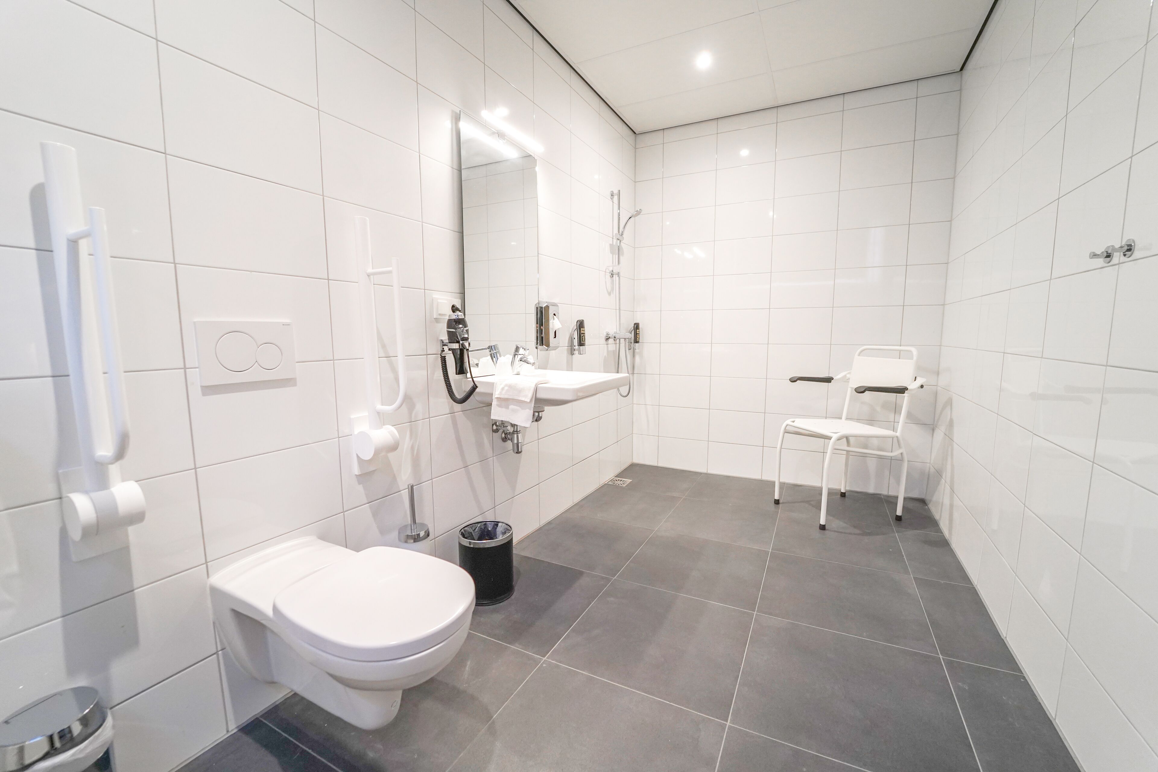 traditional double room | accessible bathroom
