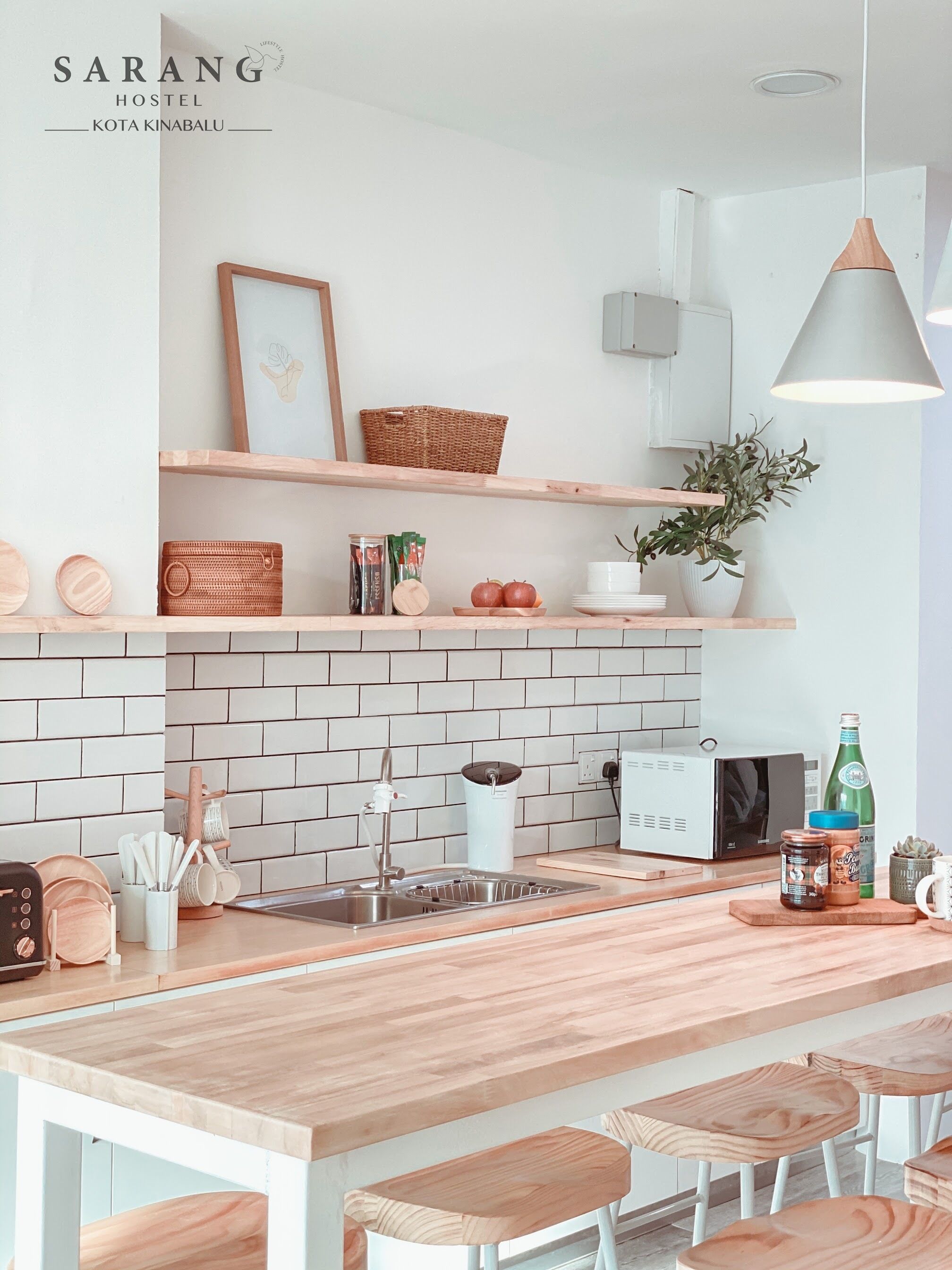 冰箱、微波炉、电热水壶、烤面包机