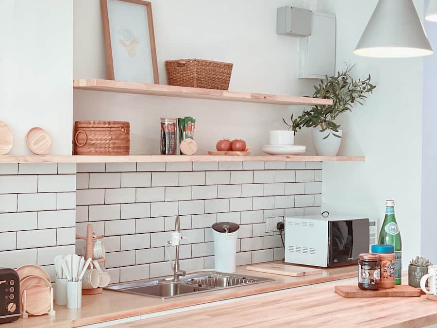 Peti sejuk, ketuhar gelombang mikro, cerek elektrik, pembakar roti