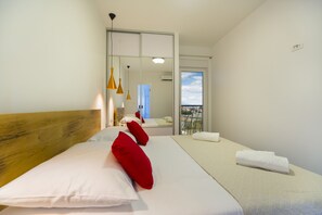 Premium bedding, in-room safe, desk, soundproofing - Apartments Bulli (Seget)