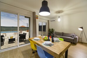 In-room dining - Apartments Bulli (Seget)