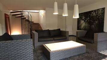 Smart-TV, Kamin, Videospiele, DVD-Player