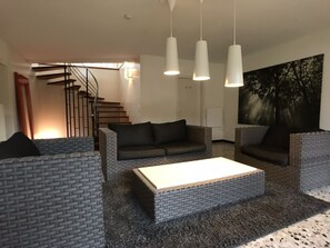 Smart TV, fireplace, video games, DVD player