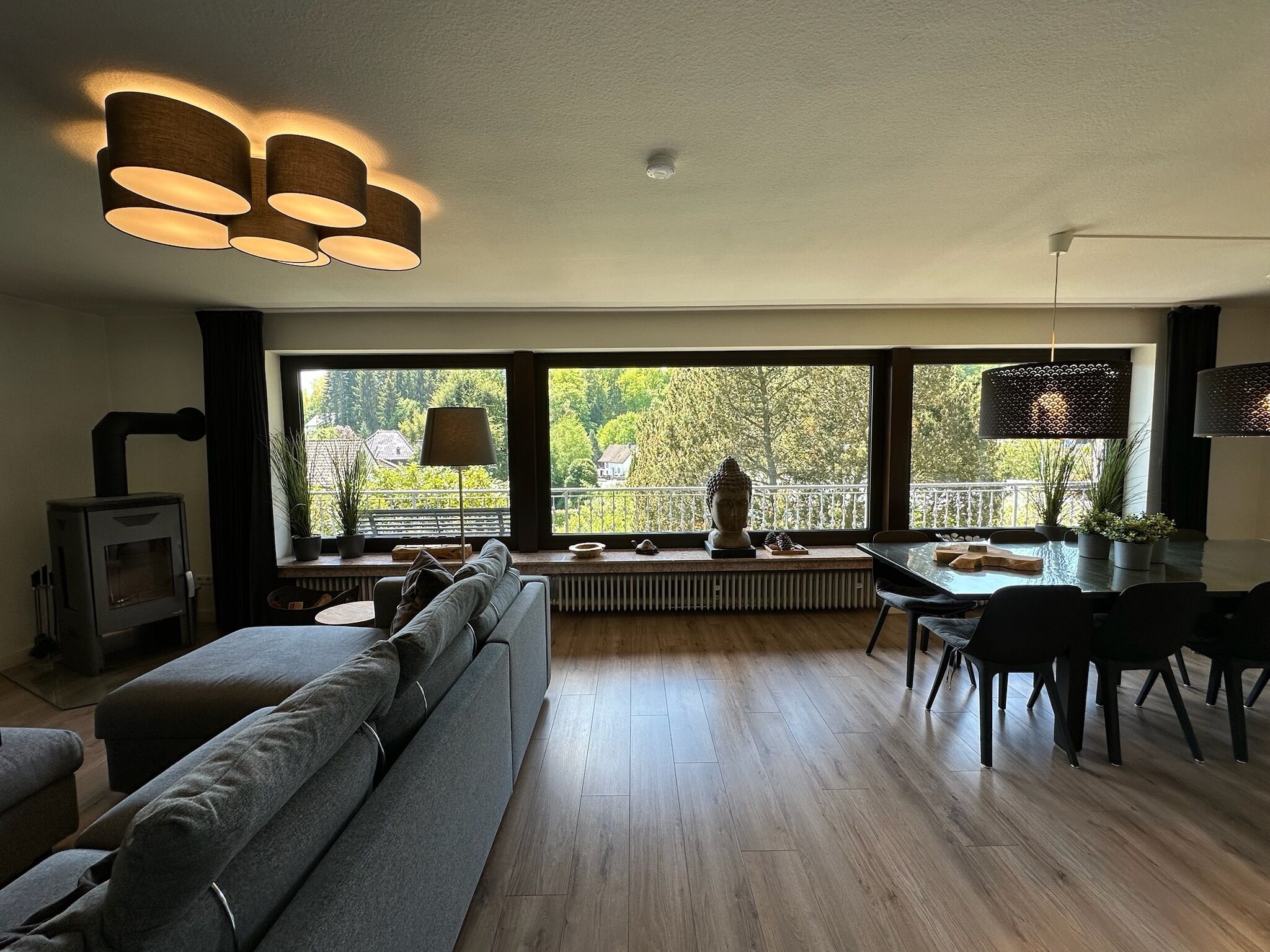 Smart TV, fireplace, video games, DVD player