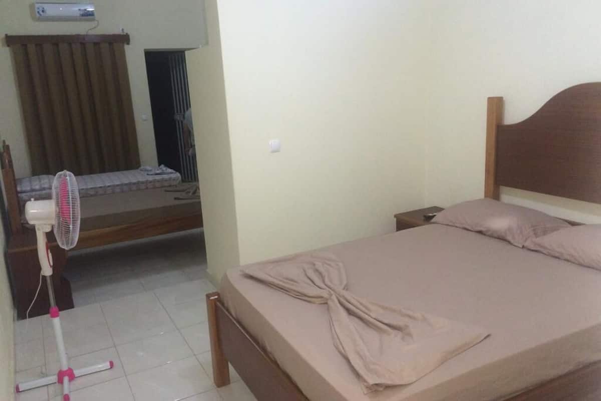 Desk, iron/ironing board, free WiFi, bed sheets