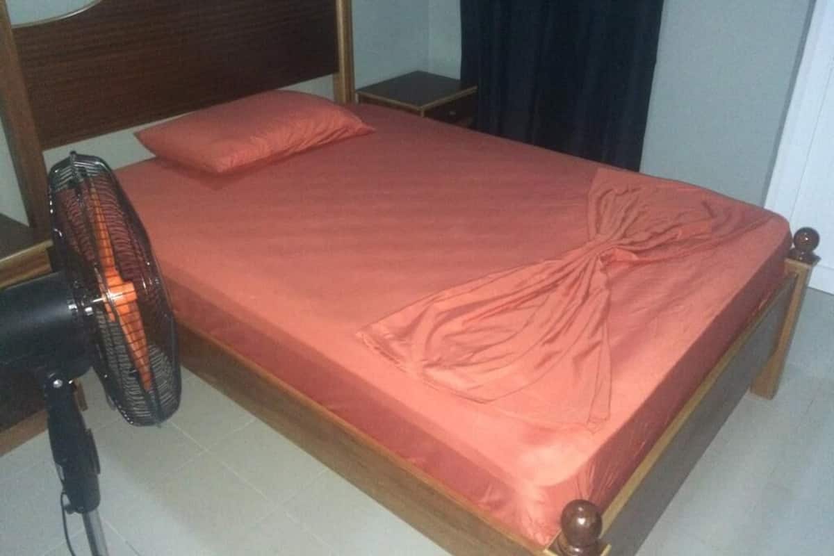 Desk, iron/ironing board, free WiFi, bed sheets