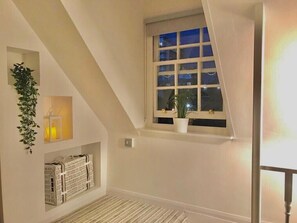 Interior - * SEE OVER 170 AMAZING GUEST REVIEWS ON AIRBNB * Location * Location * Location (Poole)