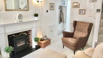 Smart TV, fireplace, DVD player