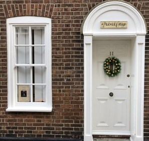 Exterior detail - * SEE OVER 170 AMAZING GUEST REVIEWS ON AIRBNB * Location * Location * Location (Poole)