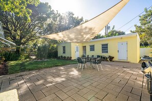 Outdoor dining - Private Delray Beach Suite B. (Delray Beach)
