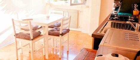 Fridge, oven, stovetop, electric kettle