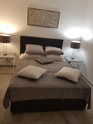 3 bedrooms, iron/ironing board, travel cot, WiFi