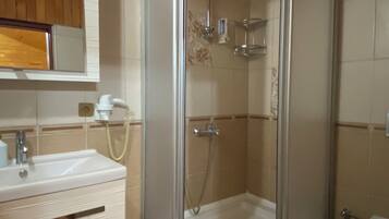 Casa de árbol (2 People) | Baño | Regadera, secadora de cabello, toallas