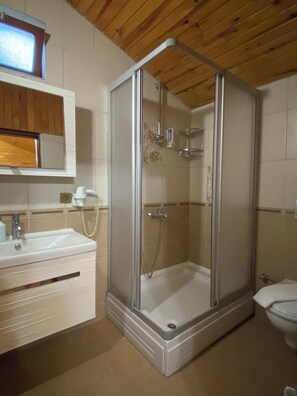 Casa a l'arbre (2 People) | Bany | Dutxa, assecador de cabells i tovalloles 