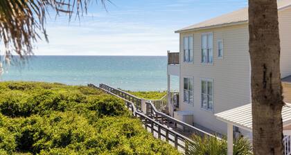 Kotilo linna - Persianlahden puolella, porteilla uima-allas, rantatuoleja, polkupyöriä