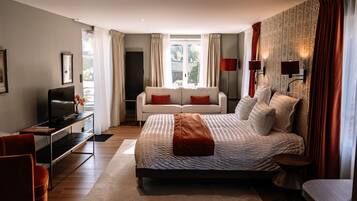 Panoramic Double Room | Individually decorated, individually furnished, desk, blackout drapes