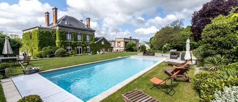 Piscine extérieure (ouverte en saison)