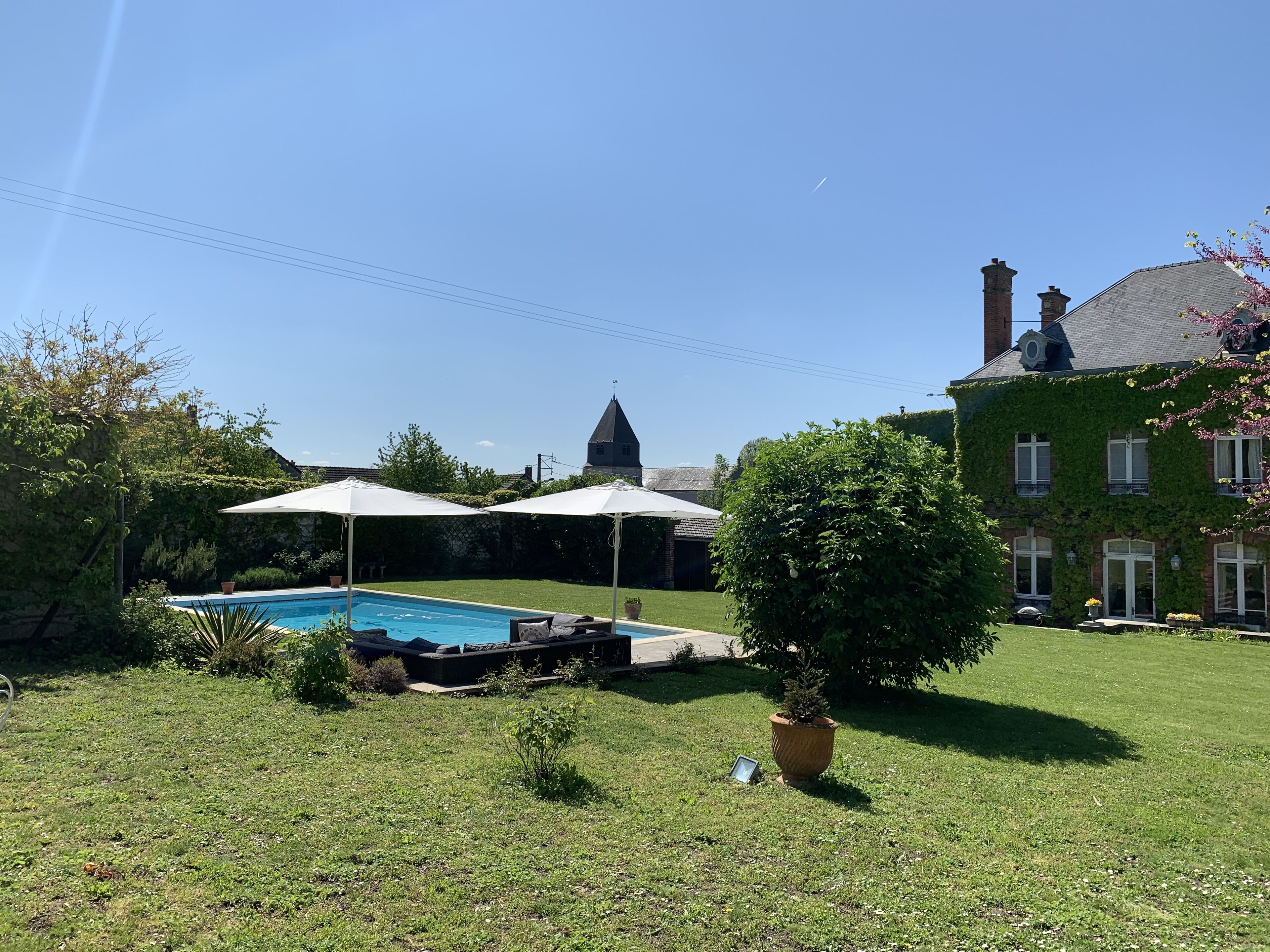 季节性开放的室外游泳池