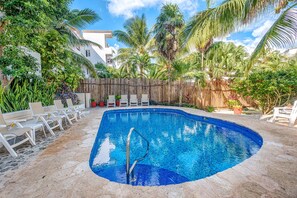 Pool - Beautiful condo with ocean view, shared pools and amazing views! (Akumal)