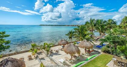 Beautiful condo with ocean view, shared pools and amazing views!