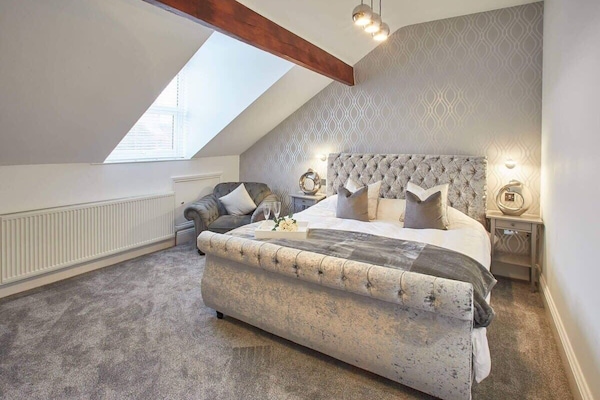 4 bedrooms, iron/ironing board, free WiFi, bed sheets