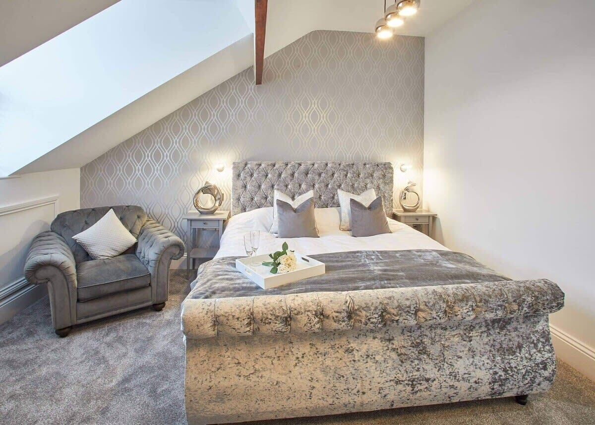 4 bedrooms, iron/ironing board, free WiFi, bed sheets