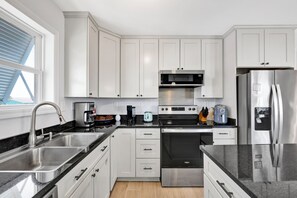 Microwave, oven, dishwasher, coffee/tea maker