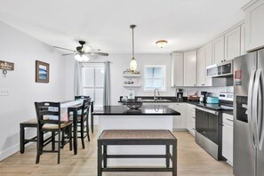 Microwave, oven, dishwasher, coffee/tea maker