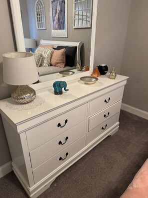 Interior - 3-bedroom house/ 3 full bath in serene St Simons-Best location on the Island! (St Simons)