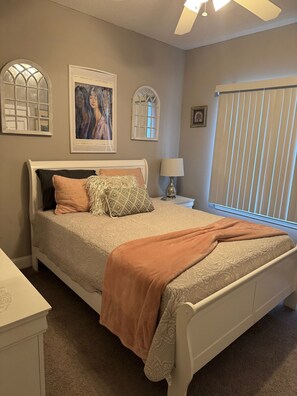 Room - 3-bedroom house/ 3 full bath in serene St Simons-Best location on the Island! (St Simons)