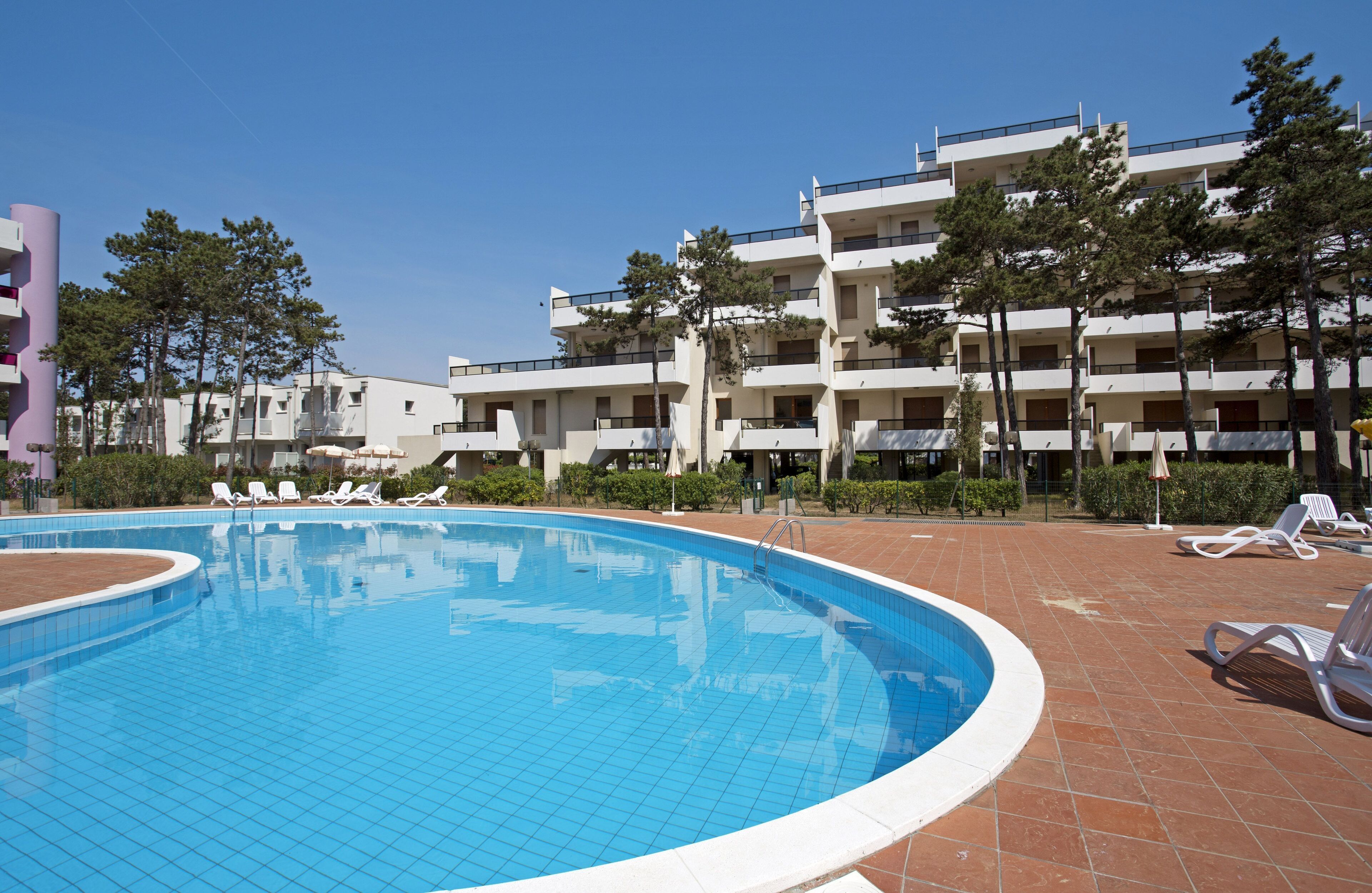 Sæsonbestemt udendørs pool