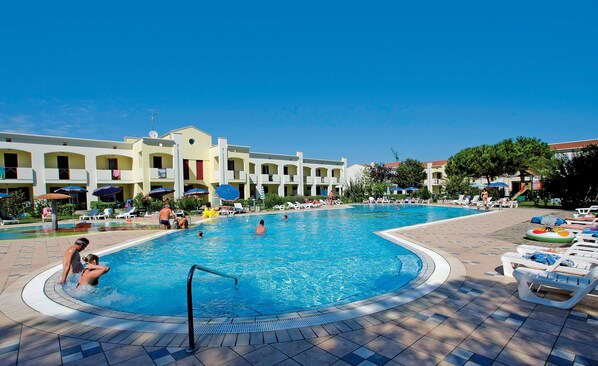Piscine extérieure (ouverte en saison)