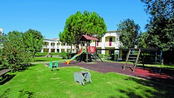 Tempat bermain anak - outdoor