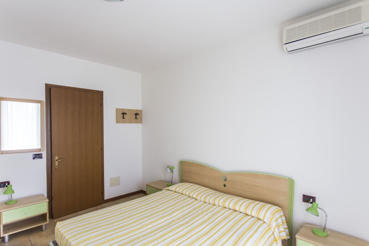 Apartment, 1 Bedroom | 2 bedrooms, in-room safe, blackout curtains, cots/infant beds