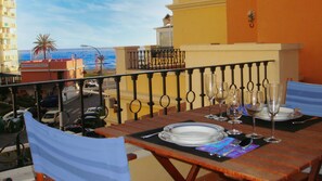 Outdoor dining - APARTMENT SEEVIEW ON THE BEACH PARKING ALL INCLUSIVE TORROX NERJA MALAGA SPAIN (Torrox Costa)