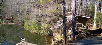 Lille hus på dammen.