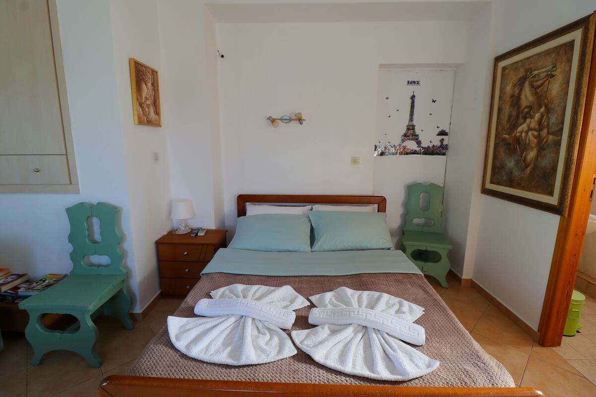Studio, Ground Floor (for 3) | Hypo-allergenic bedding available, desk, iron/ironing board, WiFi (free)