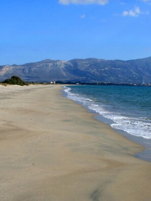 Beach nearby, sun loungers, beach umbrellas, windsurfing - Megris Country Houses (Elafonisos)
