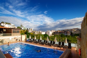 Outdoor pool, free pool cabanas, pool umbrellas - Hapimag Resort Tenerife (Puerto de la Cruz)