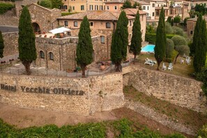 Property grounds - Hotel Vecchia Oliviera (Montalcino)