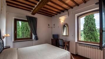 Minibar, bureau, fer et planche Ă  repasser, Wi-Fi gratuit