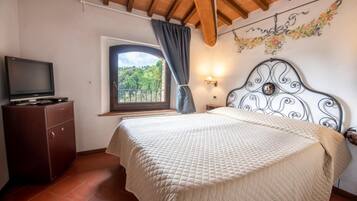 Minibar, bureau, fer et planche Ă  repasser, Wi-Fi gratuit