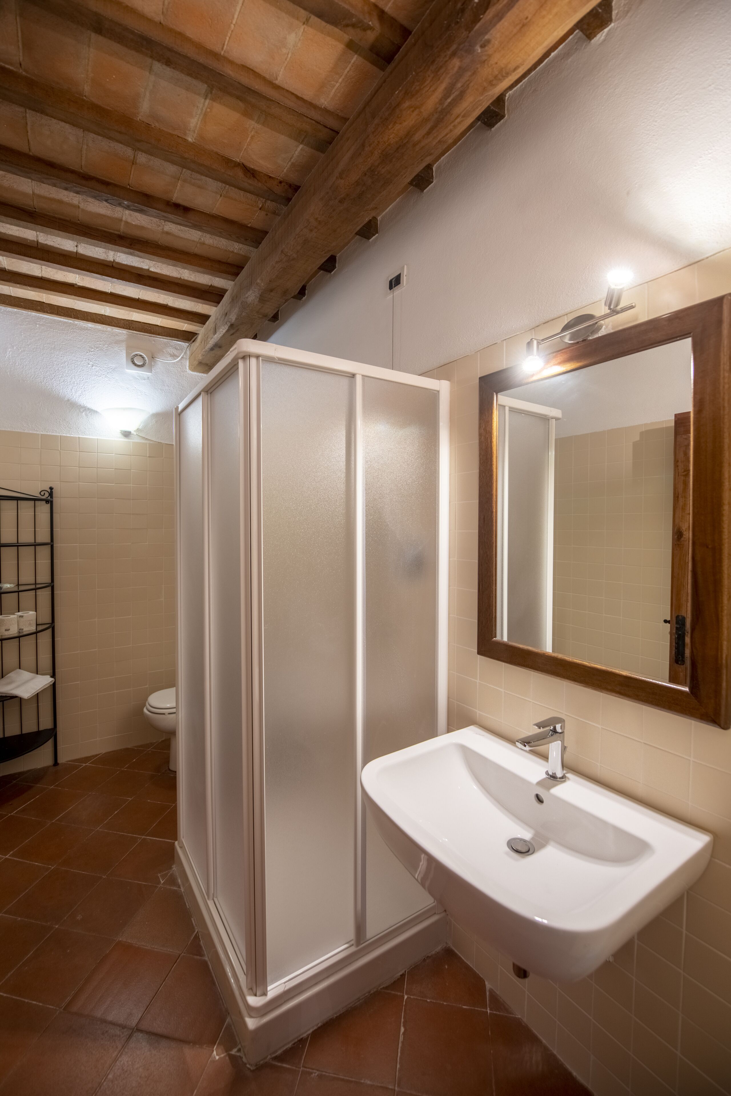 standard double room | bathroom amenities | shower, free toiletries, hair dryer, bidet