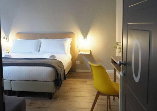 In-room safe, desk, soundproofing, iron/ironing board - Hotel Centro (Florence)