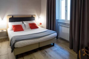 In-room safe, desk, soundproofing, iron/ironing board - Hotel Centro (Florence)