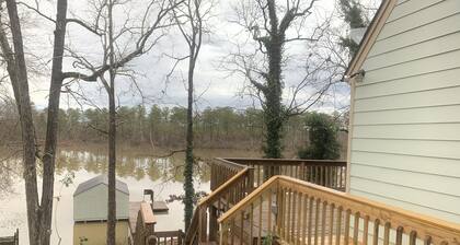 Lay Lake House, life is better on the lake