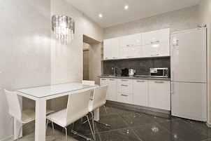 Deluxe-Apartment (floor 4) | Eigene Küche | Großer Kühlschrank, Mikrowelle, Herdplatte