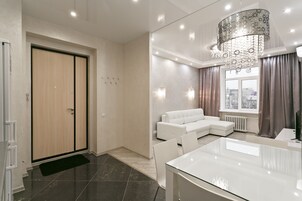 Deluxe Apartment (floor 4) | Living room | 43-inch flat-screen TV with cable channels, LED TV